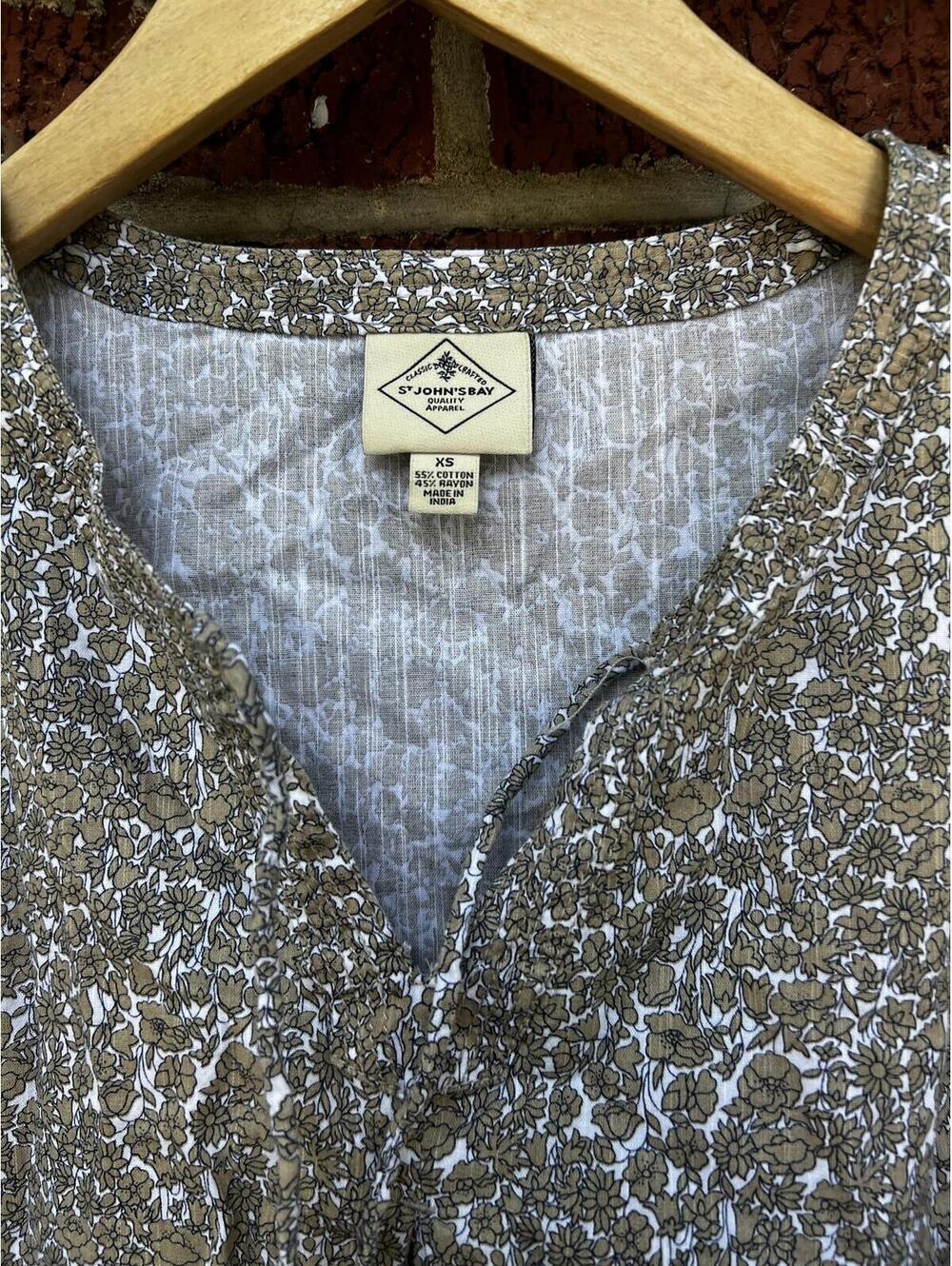 St. John’s Bay Tan and Black Floral Line Long Sleeve Linen Peasant Top - Picture 4 of 4